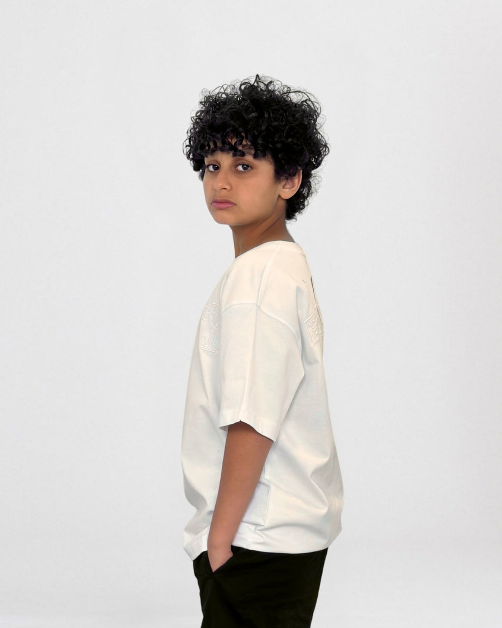 Oversize tee for boys with back needle work