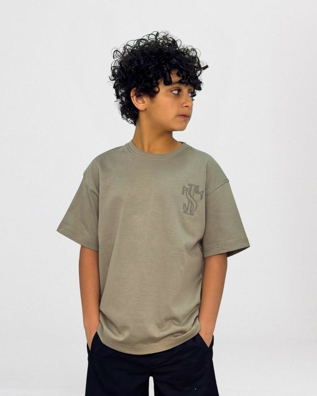 Oversize tee for boys with back needle work